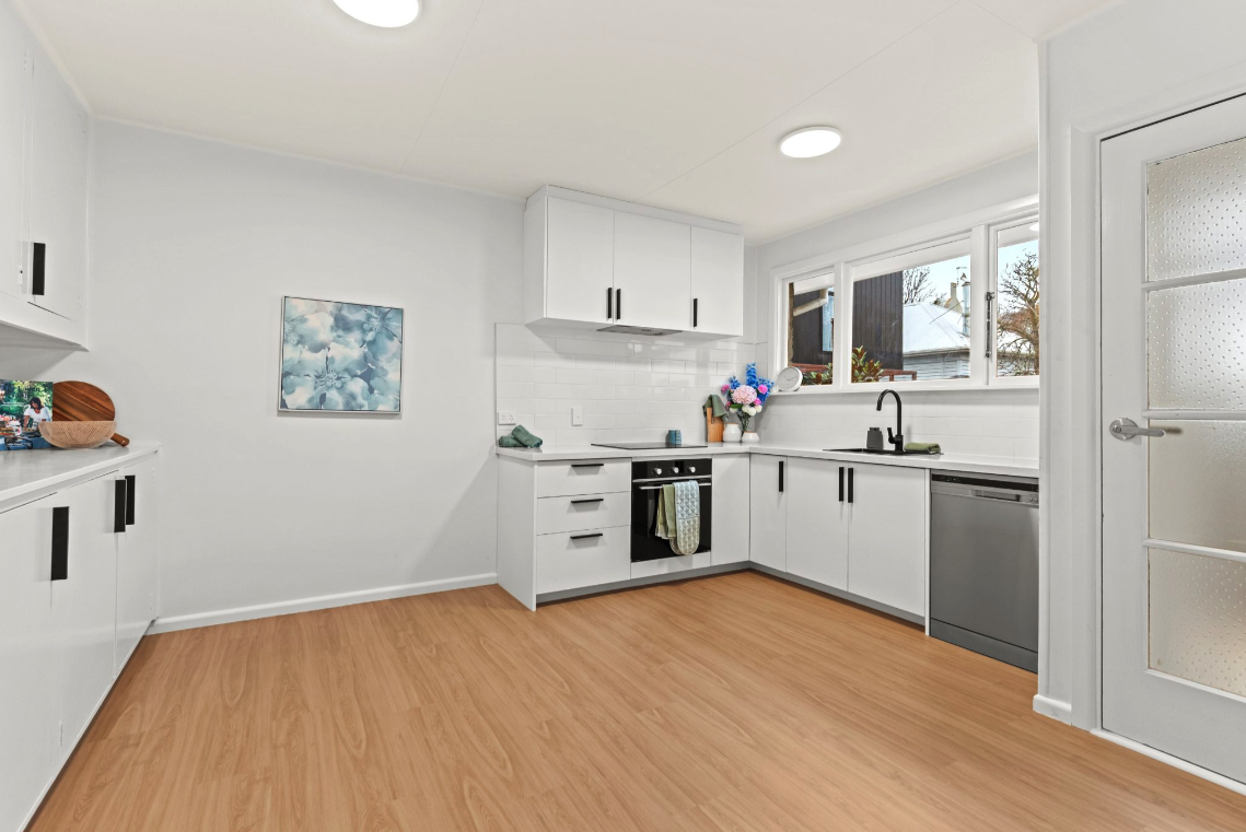 2/124 Huxley Street photo 2